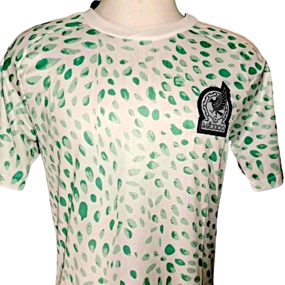Soccer jersey fan version Mexican soccer team Green and white.